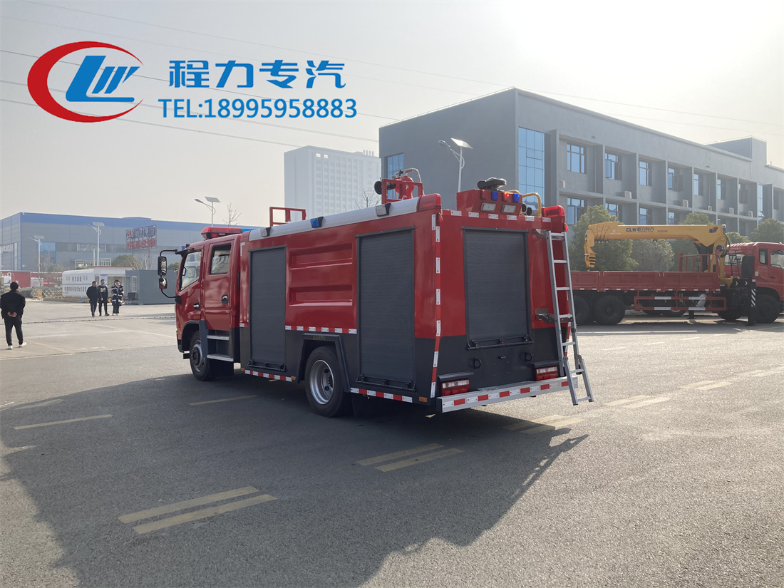 東風(fēng)5噸水罐/泡沫消防車