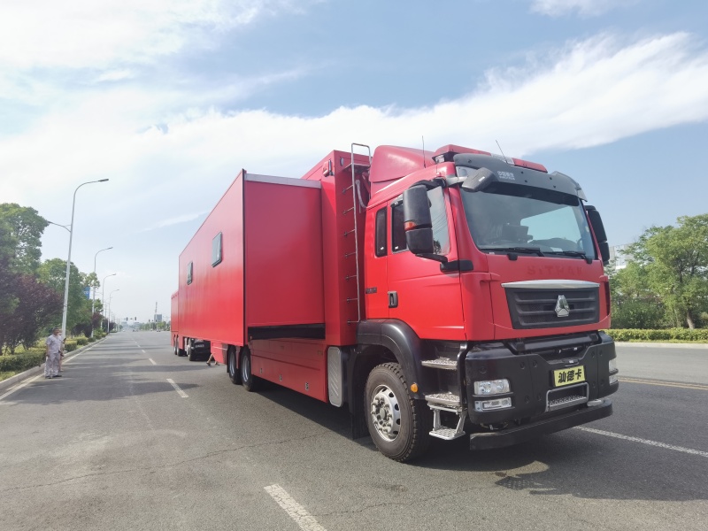 汕德卡宿營(yíng)車（24人）