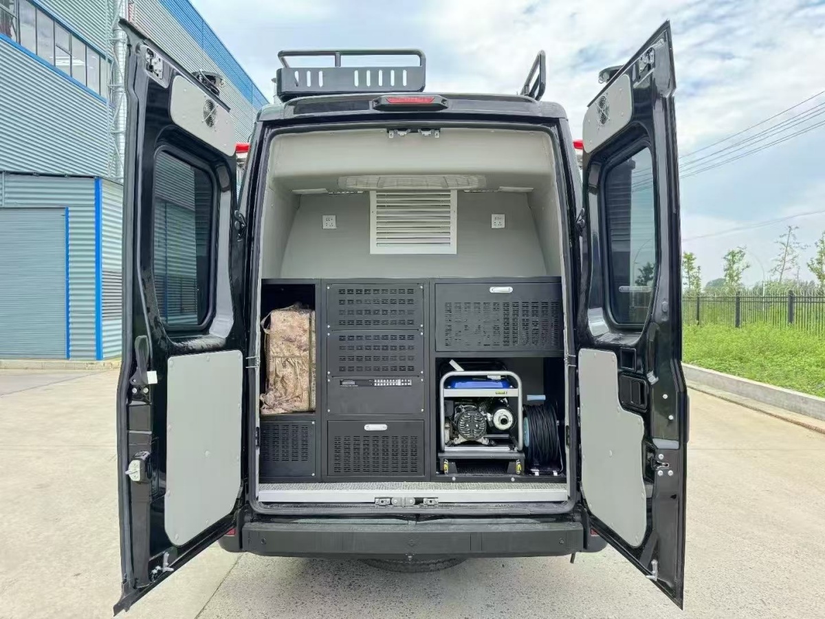 依維柯歐勝指揮車